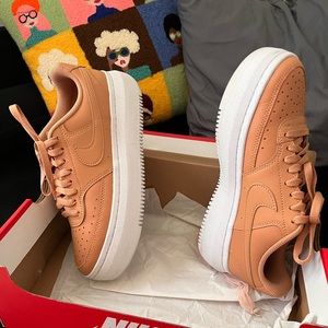 Nike women’s size 9 Court Vision Cognac & white